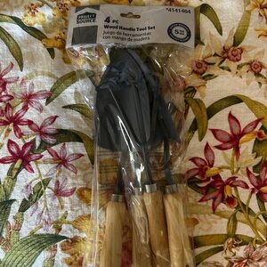 Project Source 4 Piece Wood Handle Gardenung Tool Set